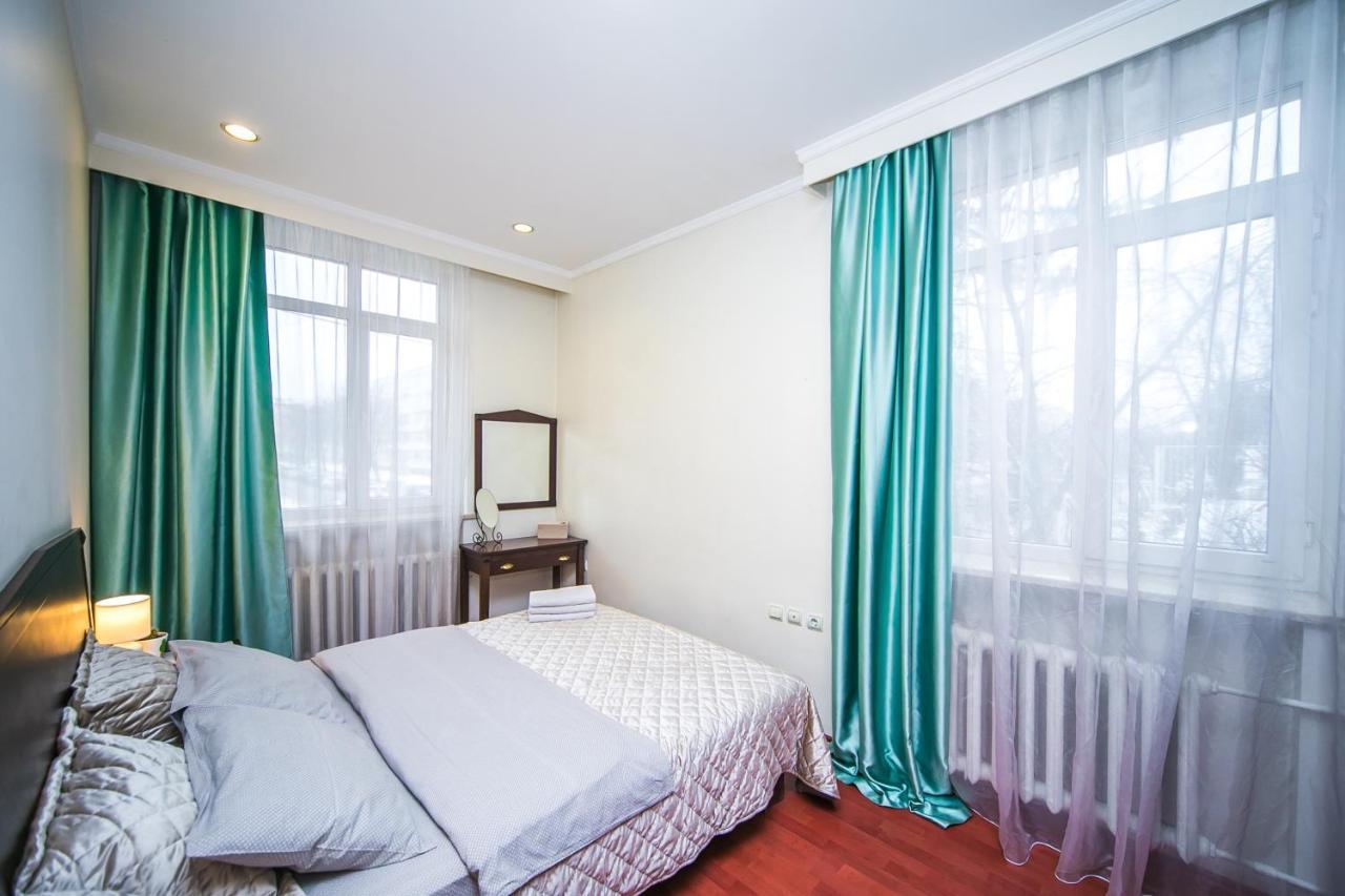Apartment Ploshchad Pobedy 3 Komnaty Minsk Exterior photo