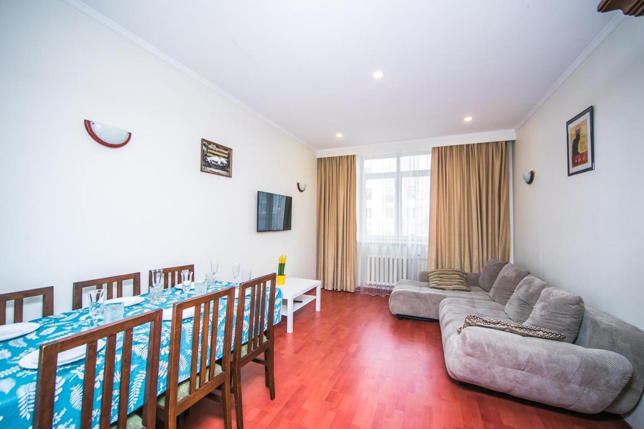 Apartment Ploshchad Pobedy 3 Komnaty Minsk Exterior photo