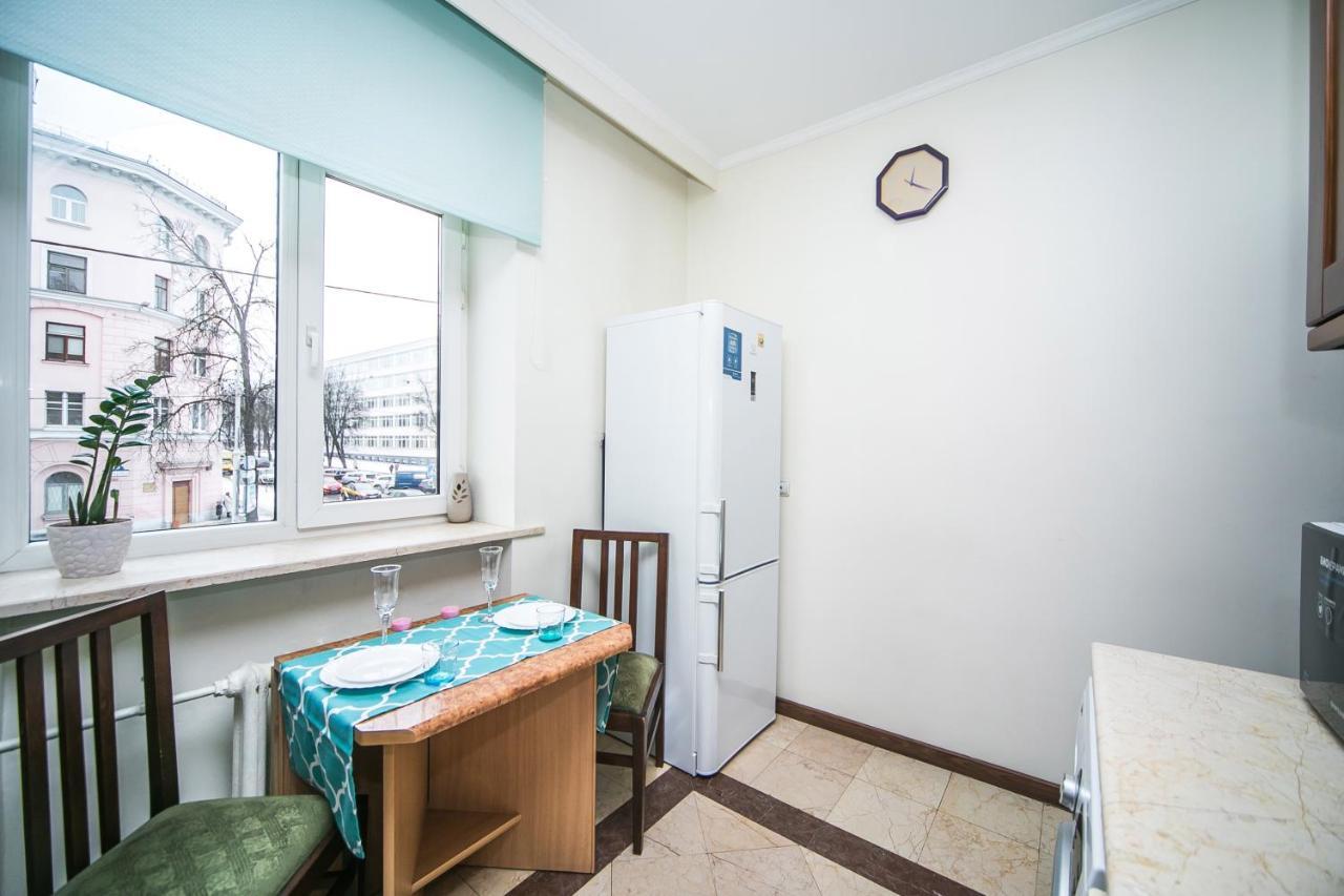 Apartment Ploshchad Pobedy 3 Komnaty Minsk Exterior photo