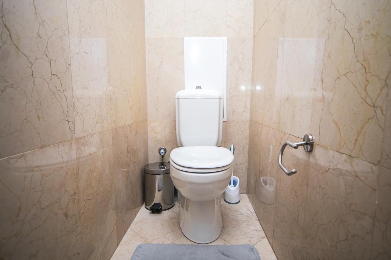 Apartment Ploshchad Pobedy 3 Komnaty Minsk Exterior photo